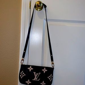 Almost brand new LV bag send offers